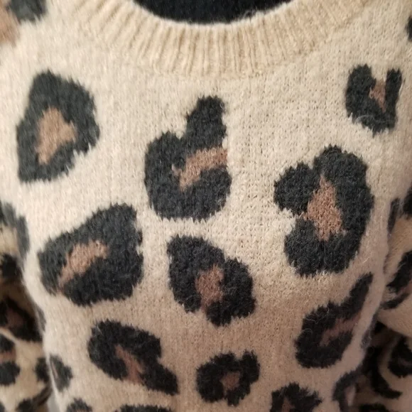 SOLD! Victoria’s Secret Pink Fuzzy Leopard Print Sweater - Picture 4 of 11
